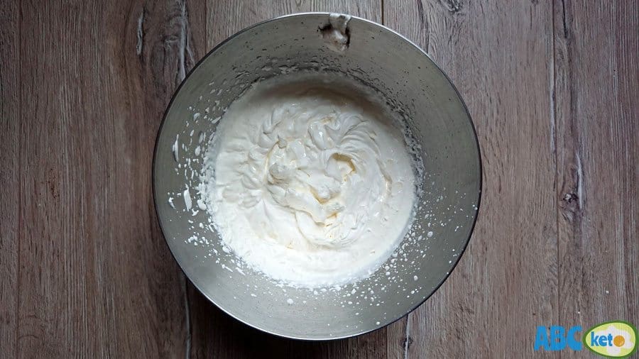 Whipping cream for keto chocolate mousse