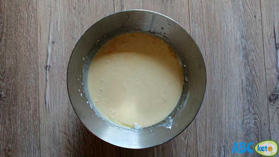 Simple keto cheesecake recipe, mixing ingredients