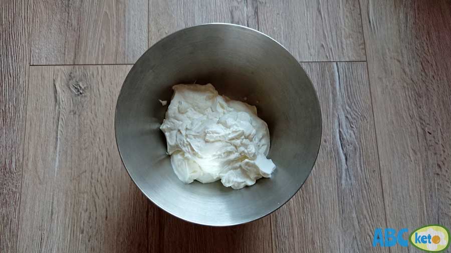 Crustless keto cheesecake ingredients, cream cheese