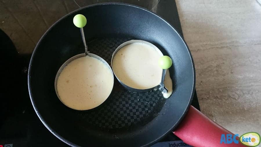 Frying keto pancakes using ring molds