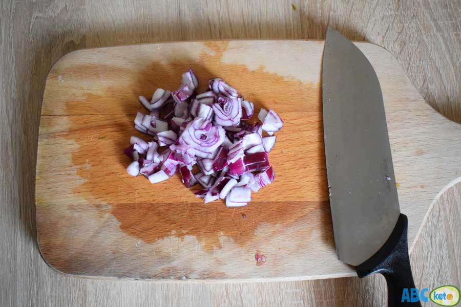 Keto spinach salad, chopping onion