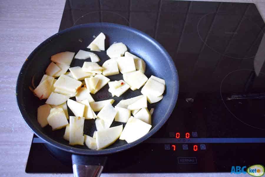 Keto chicken liver recipe, frying apple