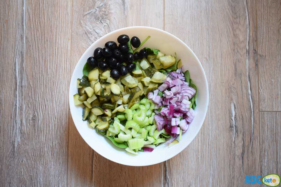Keto spinach salad, olives
