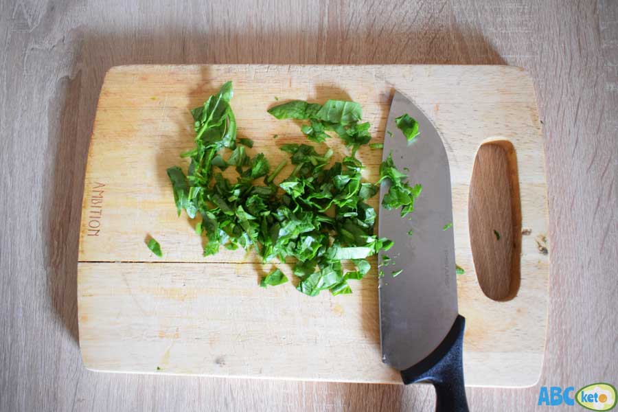 Keto tuna salad ingredients, spinach leaves